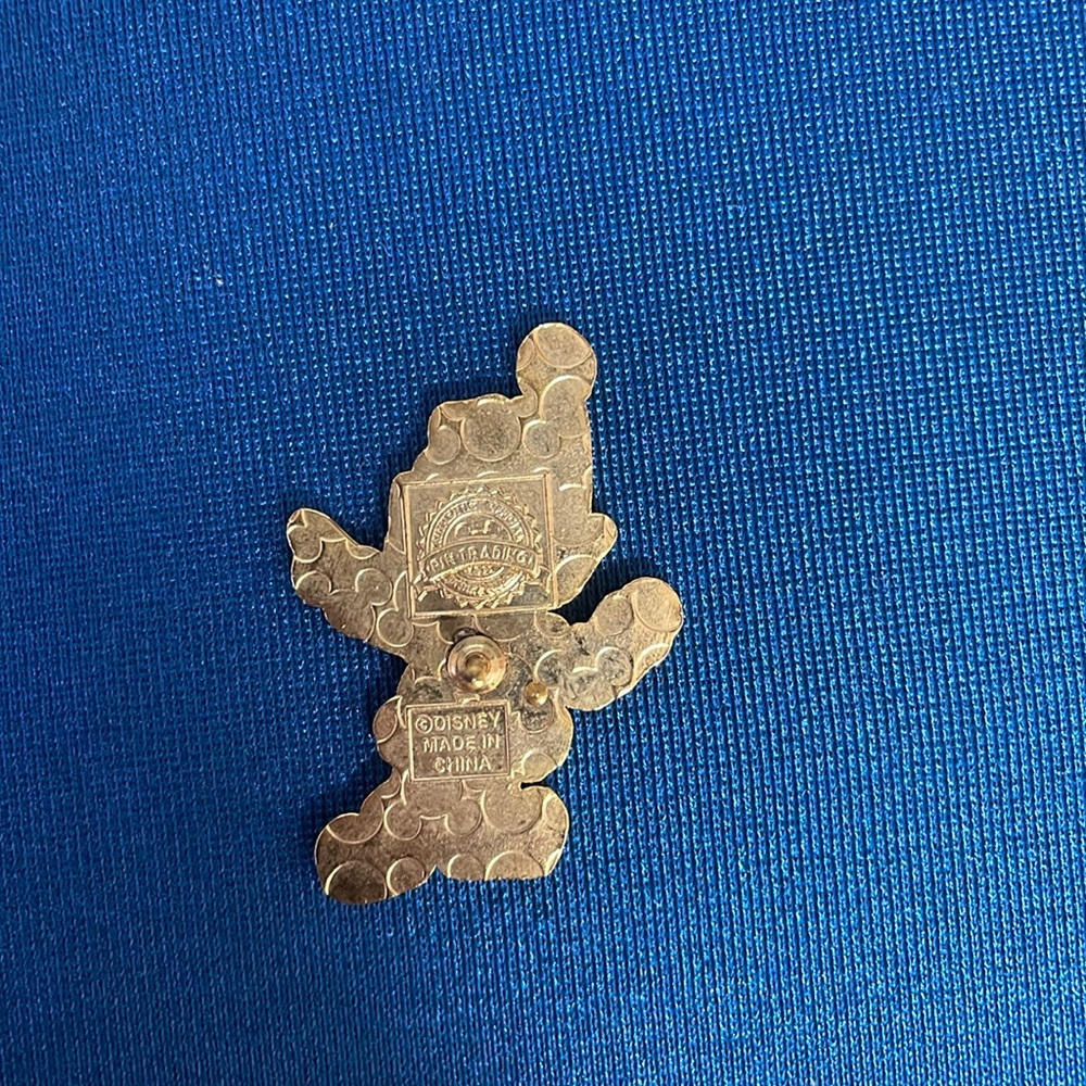 Disney Wayne Pin - Picture 2 of 3